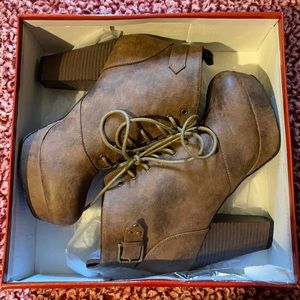 Hot Tomato boot heels